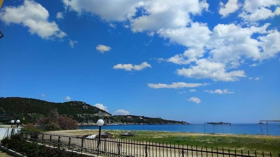 Sea And Joy Apartment Nea Iraklitsa Екстериор снимка